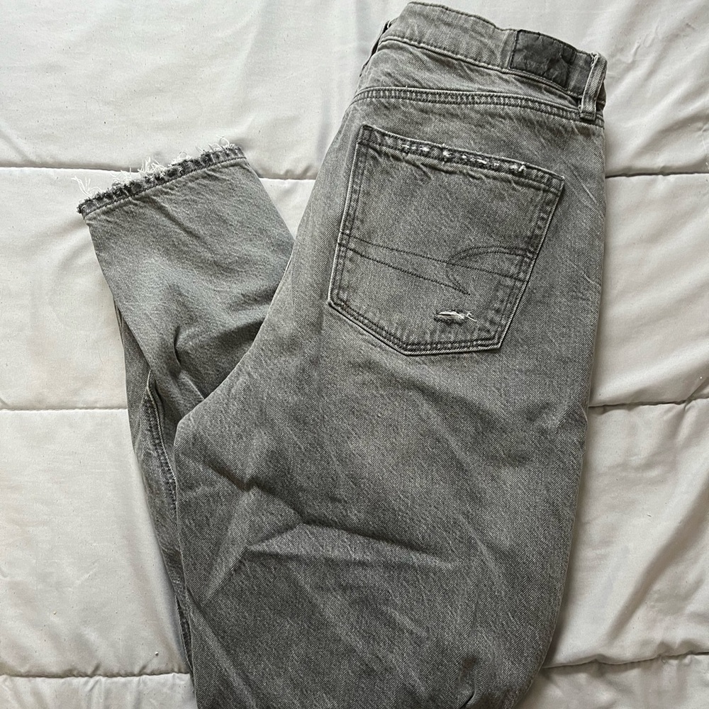 American Eagle Ripped Mom Jean